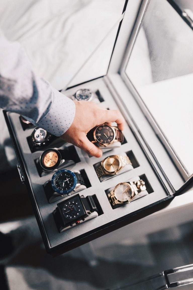Purchasing Luxury Watches for an Essence of Style