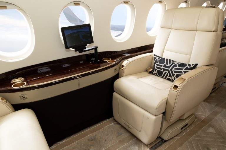 Want to Hire a Private Jet? Here Are 5 Benefits